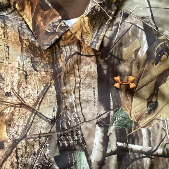 Under Armour camo dri fit shirt with three button neckline-size XL - Picture 5 of 5
